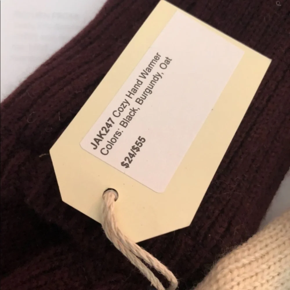 Bujibaja Hat Attack Cozy Hand Warmers In Burgundy